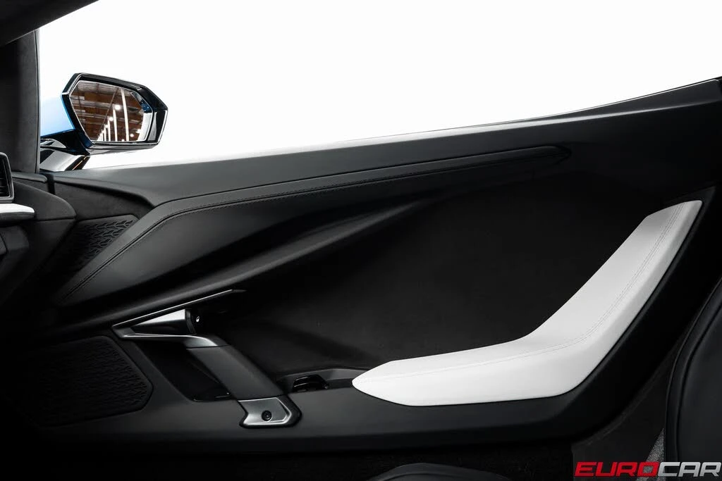 2025 Lamborghini Revuelto - Image 28 of 31