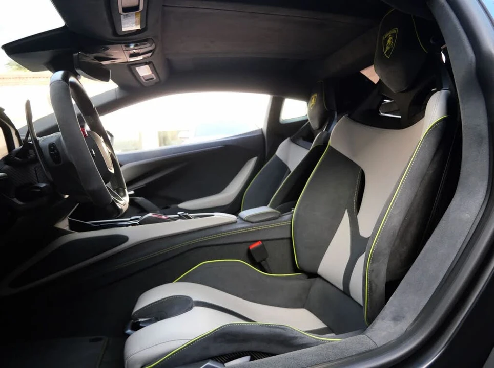 2025 Lamborghini Revuelto - Image 31 of 31