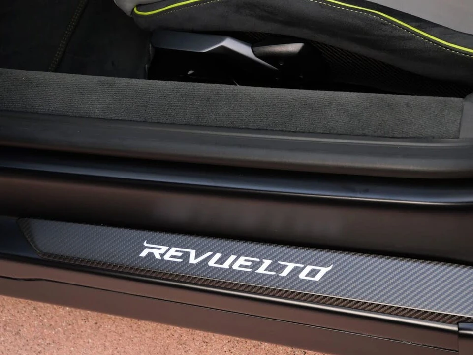 2025 Lamborghini Revuelto - Image 23 of 31