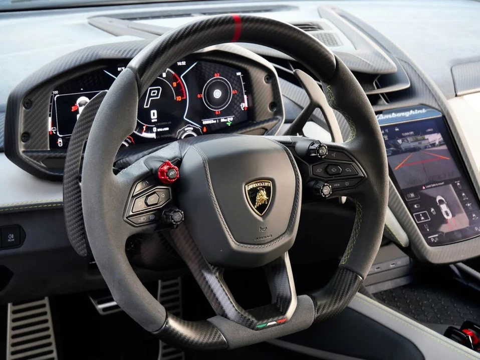2025 Lamborghini Revuelto - Image 27 of 31
