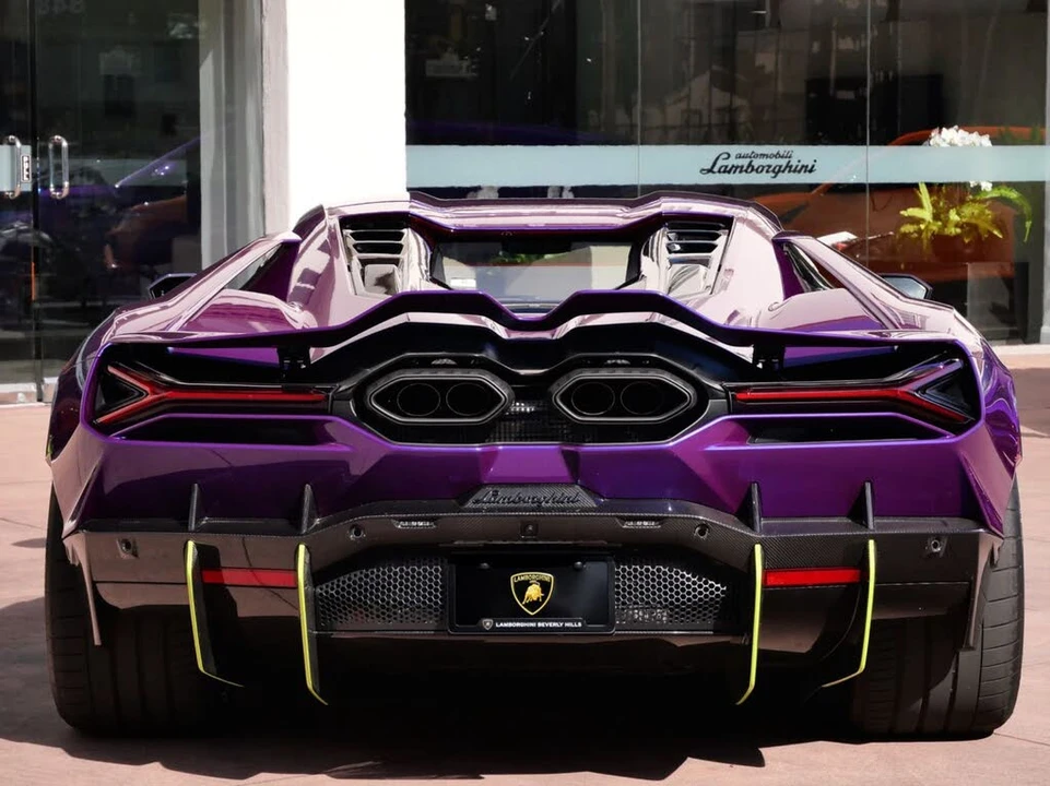 2025 Lamborghini Revuelto - Image 9 of 31