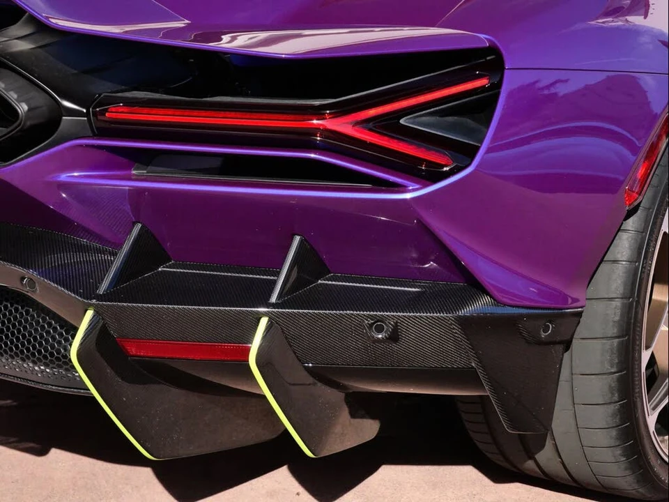 2025 Lamborghini Revuelto - Image 15 of 31