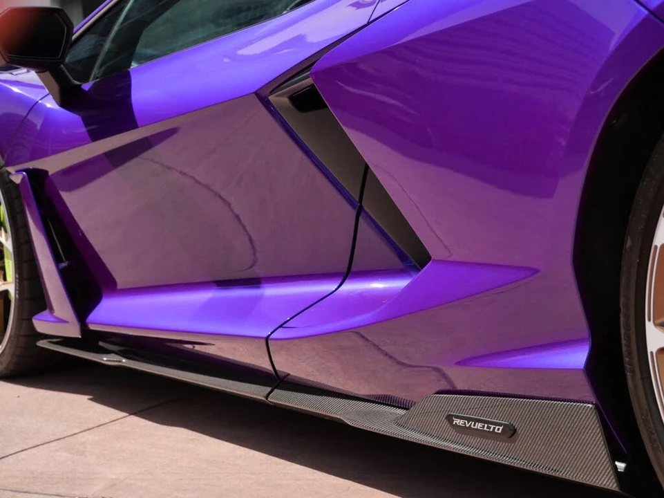 2025 Lamborghini Revuelto - Image 13 of 31
