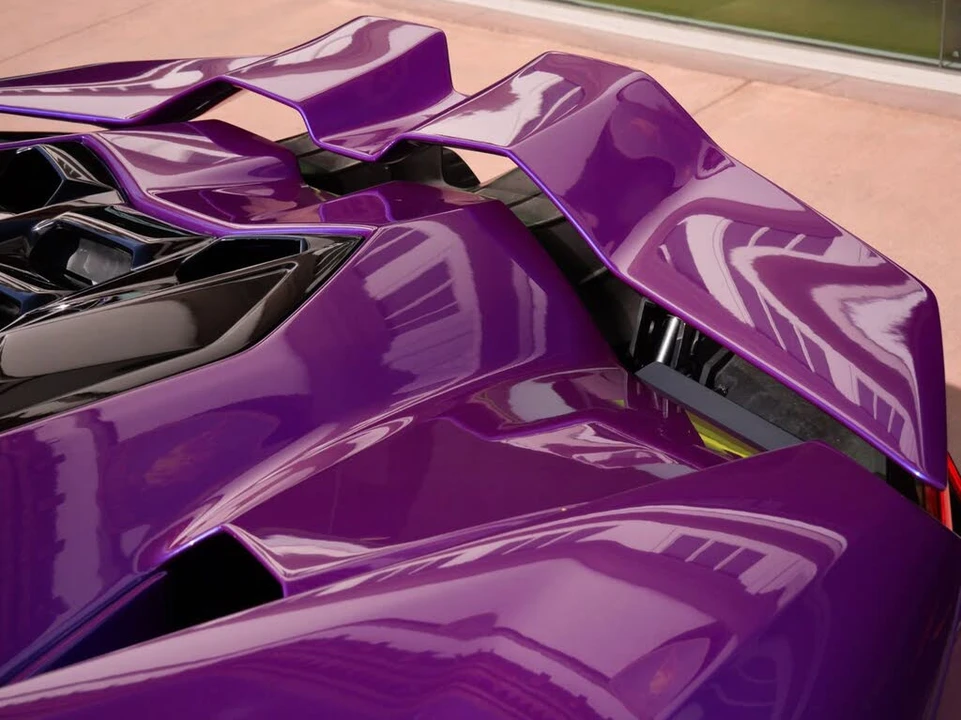2025 Lamborghini Revuelto - Image 17 of 31