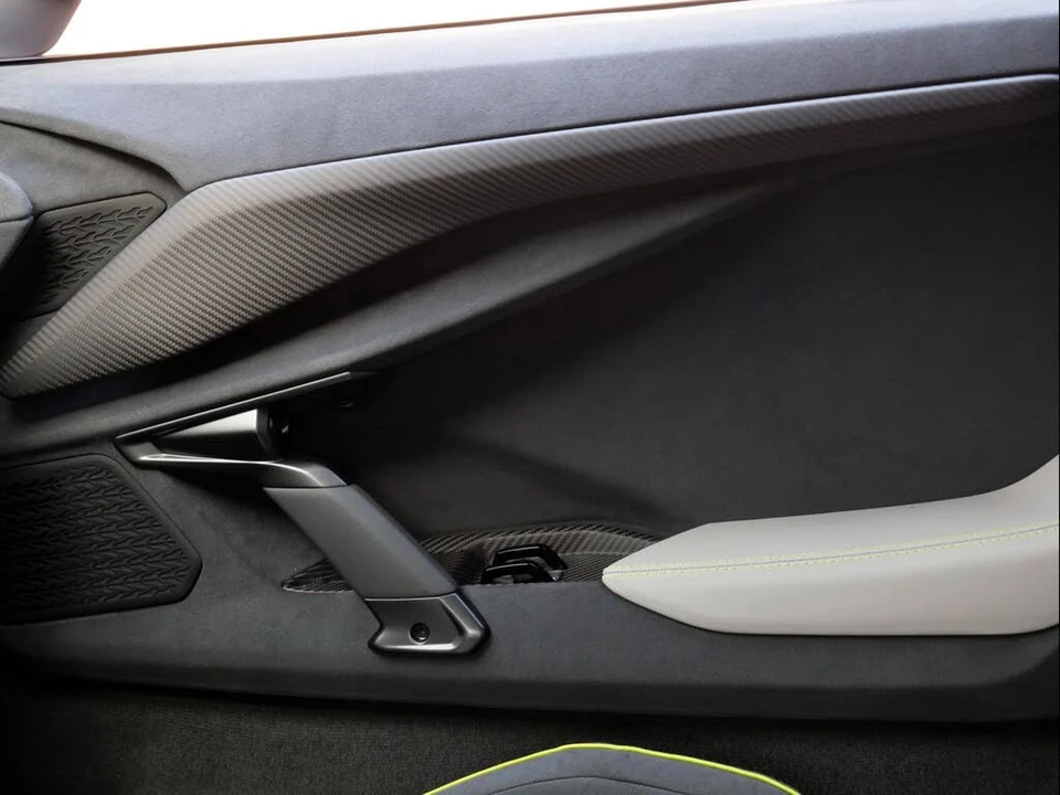 2025 Lamborghini Revuelto - Image 24 of 31