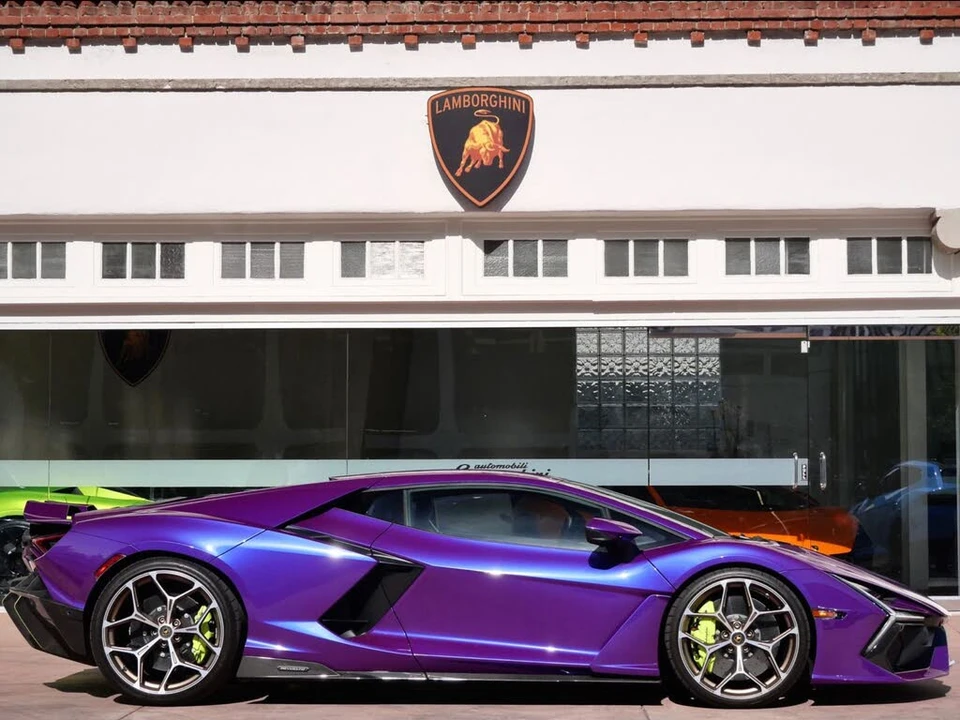 2025 Lamborghini Revuelto - Image 5 of 31