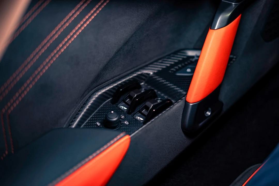 2025 Lamborghini Revuelto - Image 30 of 31