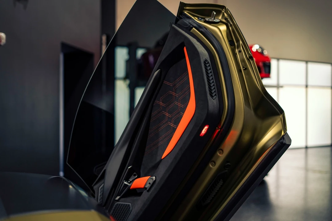 2025 Lamborghini Revuelto - Image 4 of 31