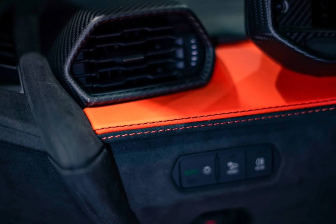 2025 Lamborghini Revuelto - Image 24 of 31