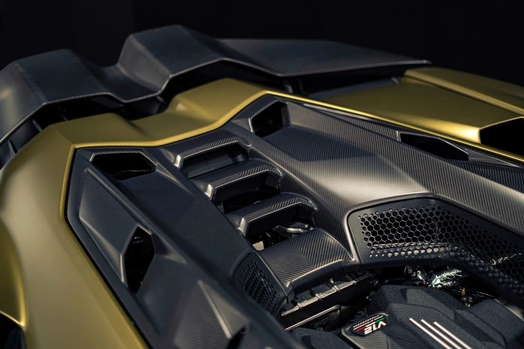 2025 Lamborghini Revuelto - Image 17 of 31