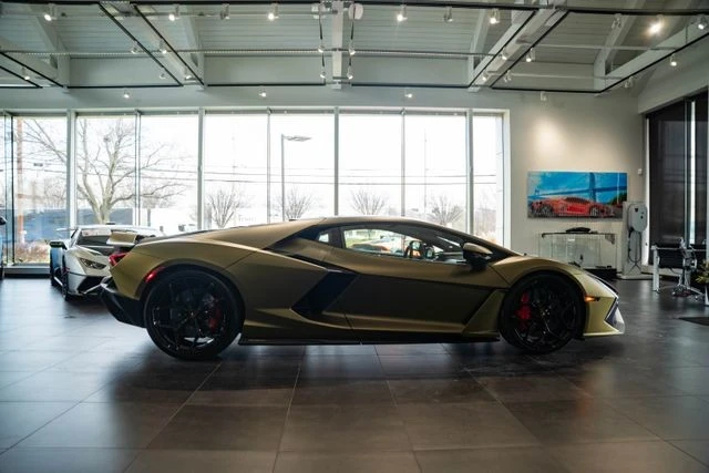 2025 Lamborghini Revuelto - Image 14 of 31