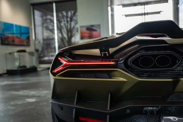 2025 Lamborghini Revuelto - Image 19 of 31