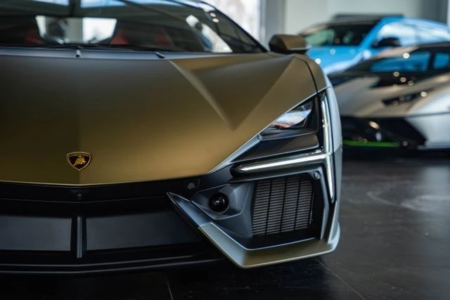 2025 Lamborghini Revuelto - Image 7 of 31