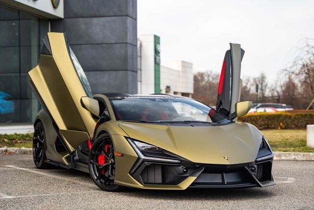 2025 Lamborghini Revuelto - Image 3 of 31