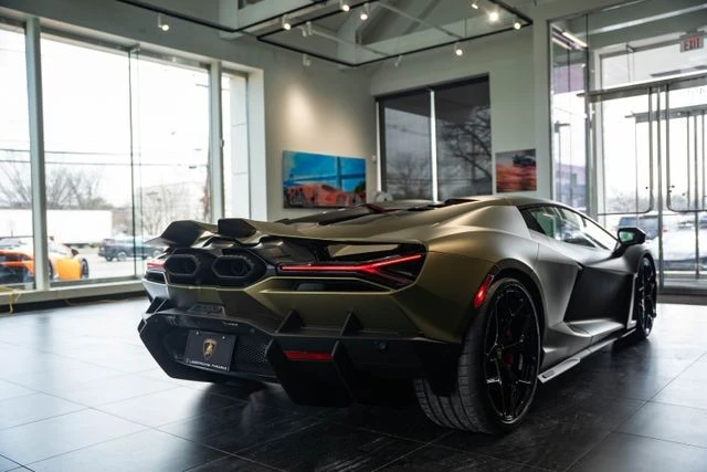 2025 Lamborghini Revuelto - Image 21 of 31