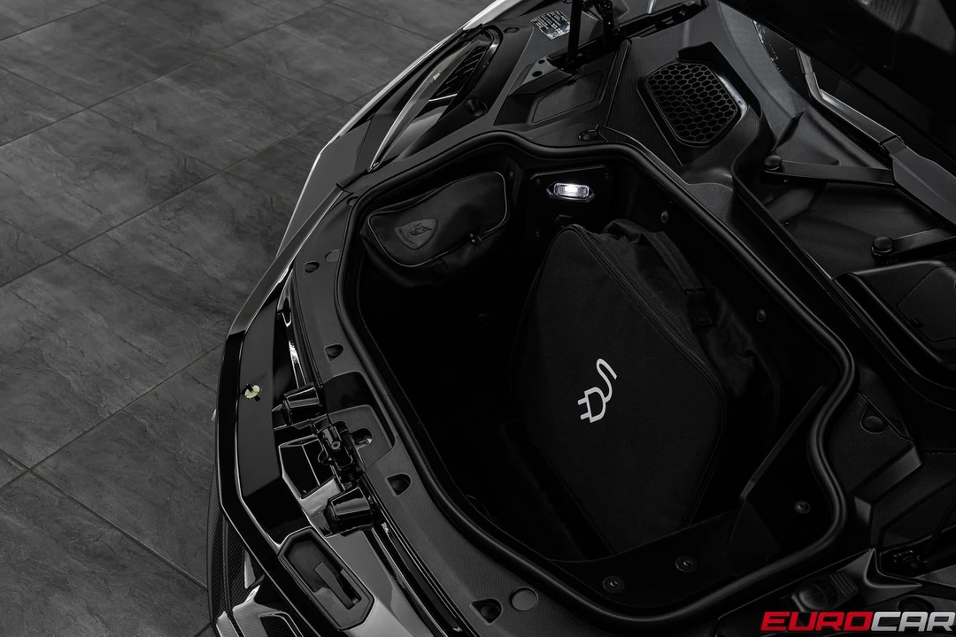 2025 Lamborghini Revuelto - Image 12 of 31