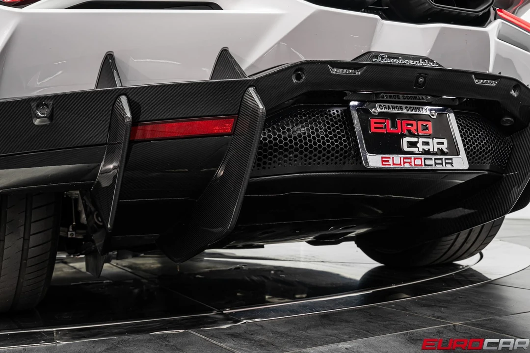 2025 Lamborghini Revuelto - Image 28 of 31