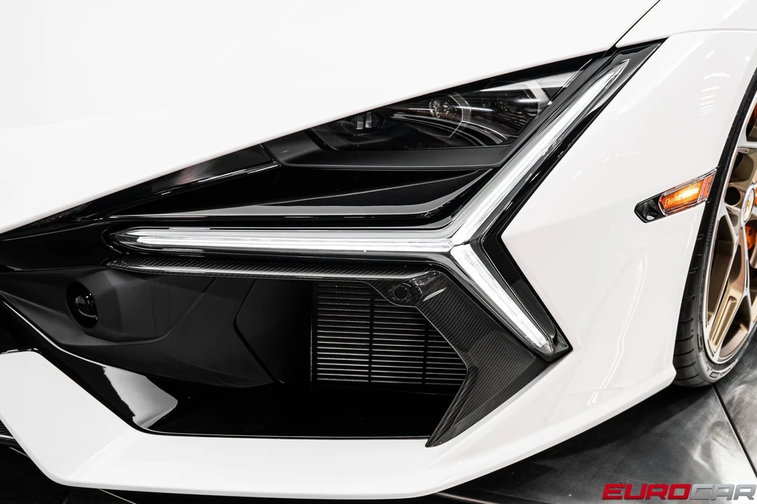 2025 Lamborghini Revuelto - Image 15 of 31