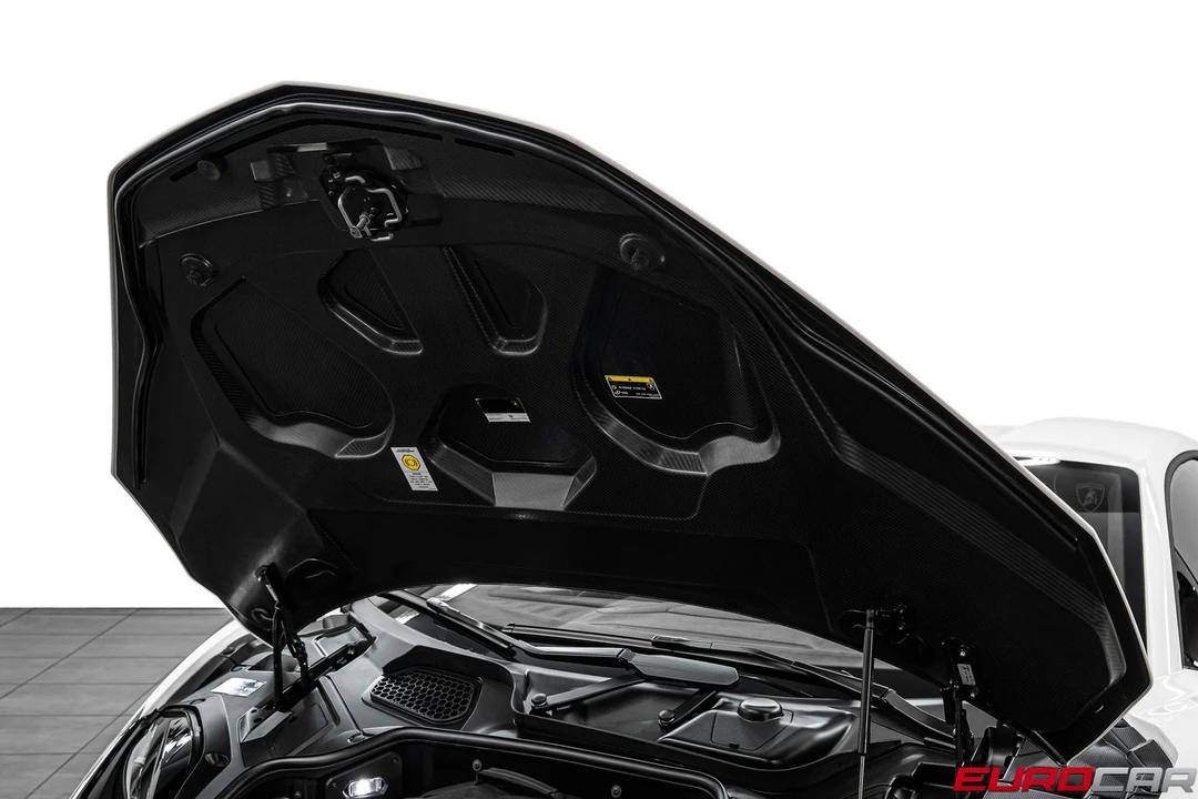 2025 Lamborghini Revuelto - Image 11 of 31
