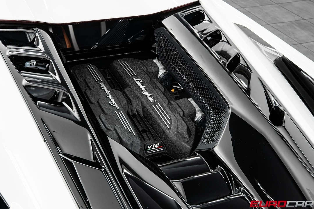 2025 Lamborghini Revuelto - Image 24 of 31