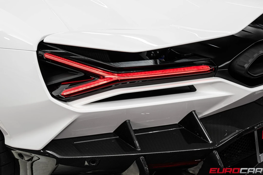 2025 Lamborghini Revuelto - Image 26 of 31