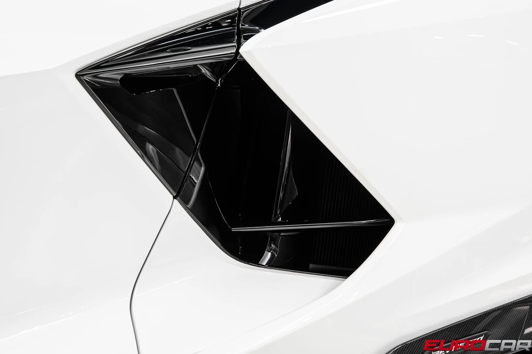 2025 Lamborghini Revuelto - Image 19 of 31