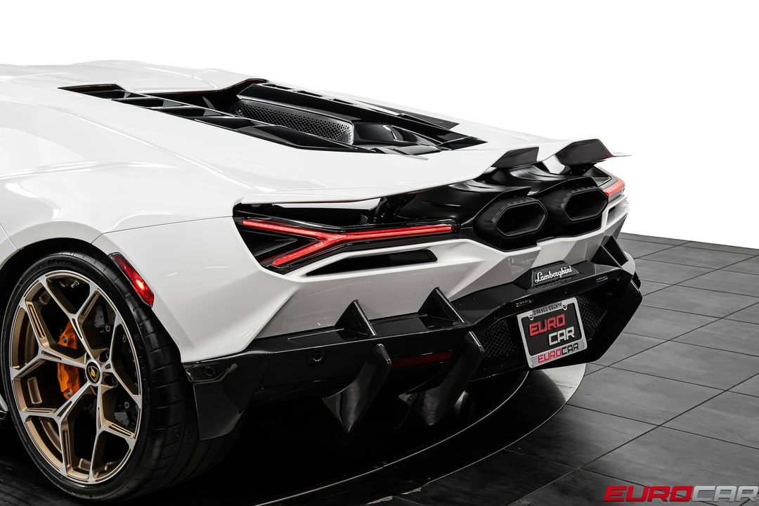 2025 Lamborghini Revuelto - Image 23 of 31