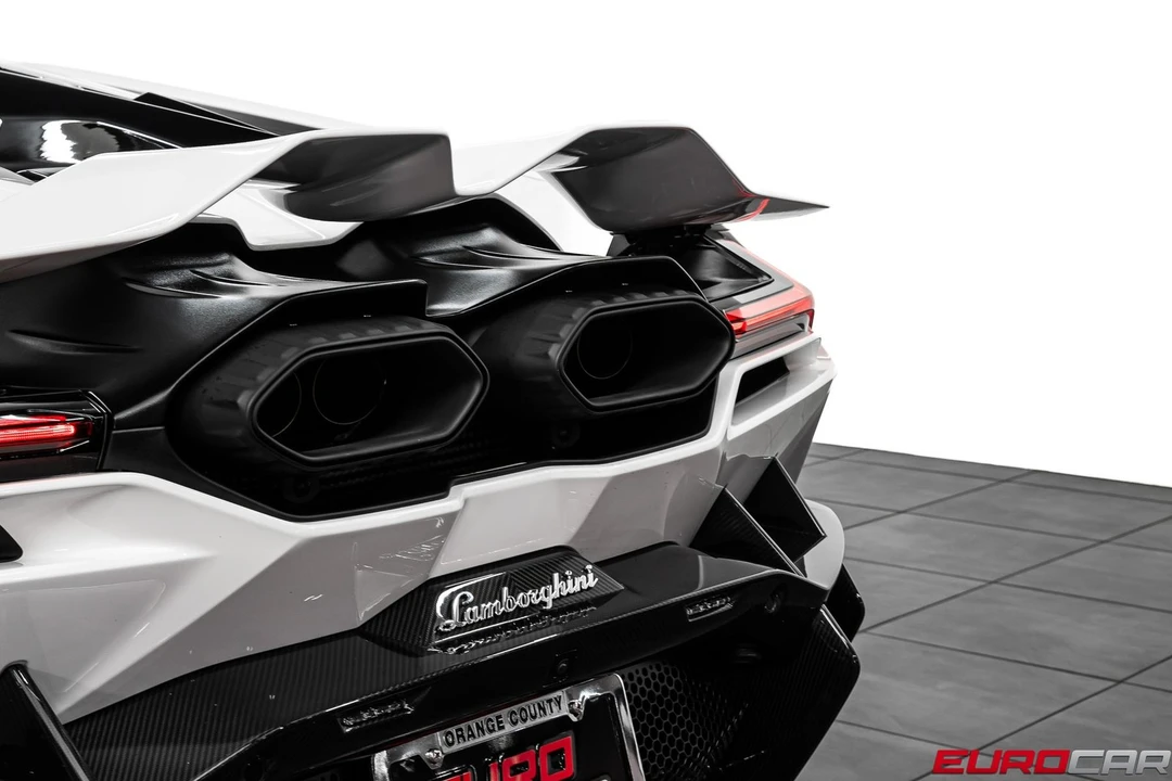 2025 Lamborghini Revuelto - Image 27 of 31