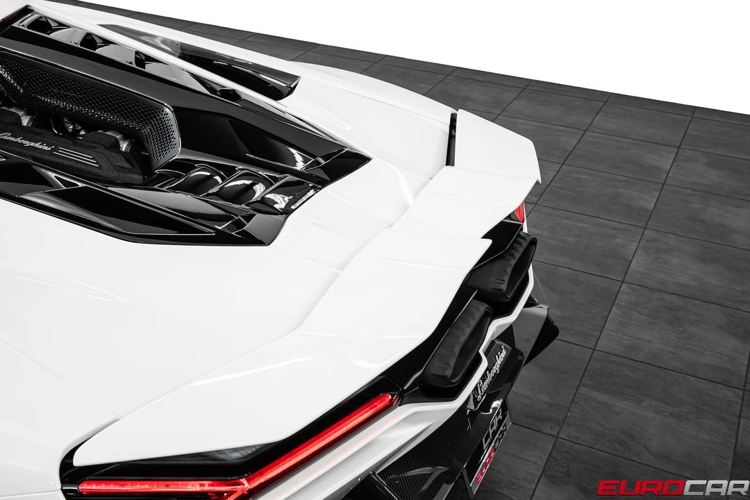 2025 Lamborghini Revuelto - Image 25 of 31