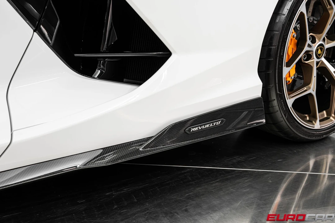 2025 Lamborghini Revuelto - Image 20 of 31