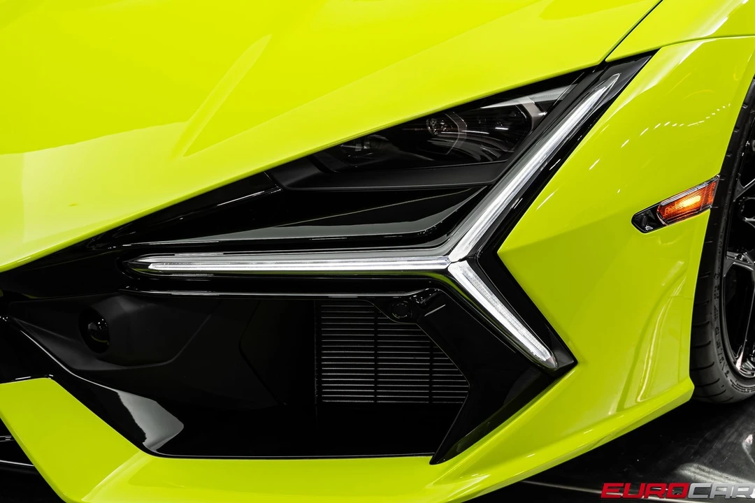 2025 Lamborghini Revuelto - Image 15 of 31