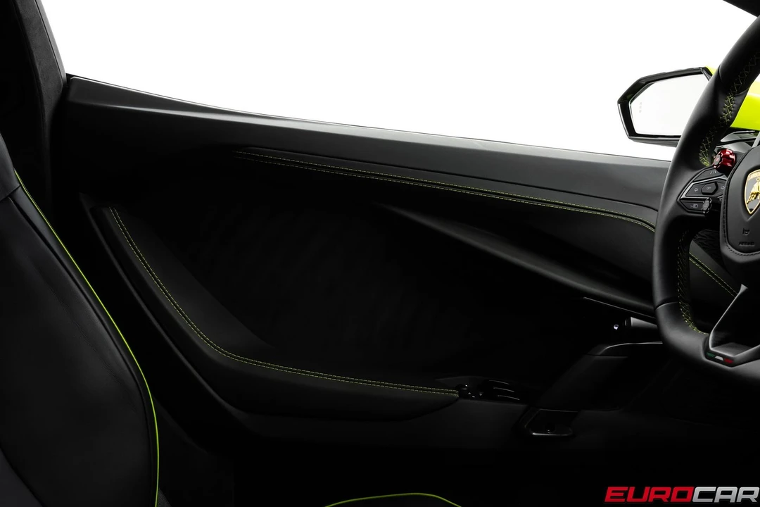 2025 Lamborghini Revuelto - Image 31 of 31