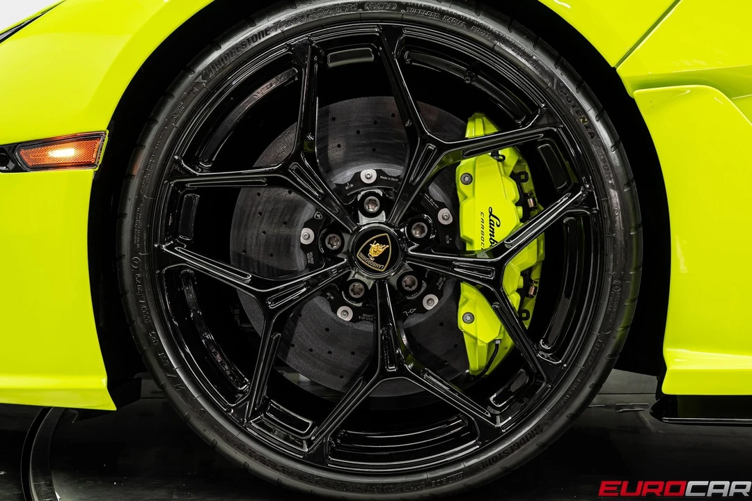 2025 Lamborghini Revuelto - Image 28 of 31