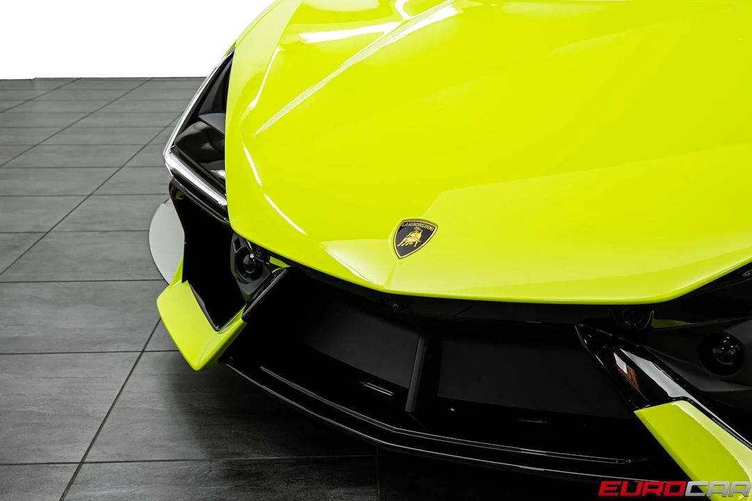 2025 Lamborghini Revuelto - Image 14 of 31
