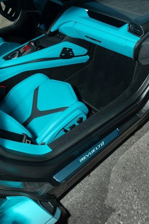2025 Lamborghini Revuelto - Image 12 of 19