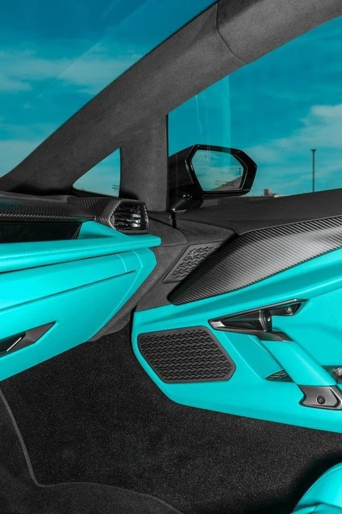 2025 Lamborghini Revuelto - Image 13 of 19
