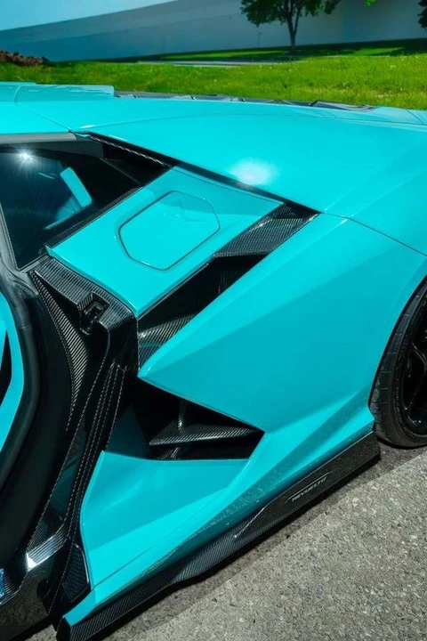 2025 Lamborghini Revuelto - Image 8 of 19