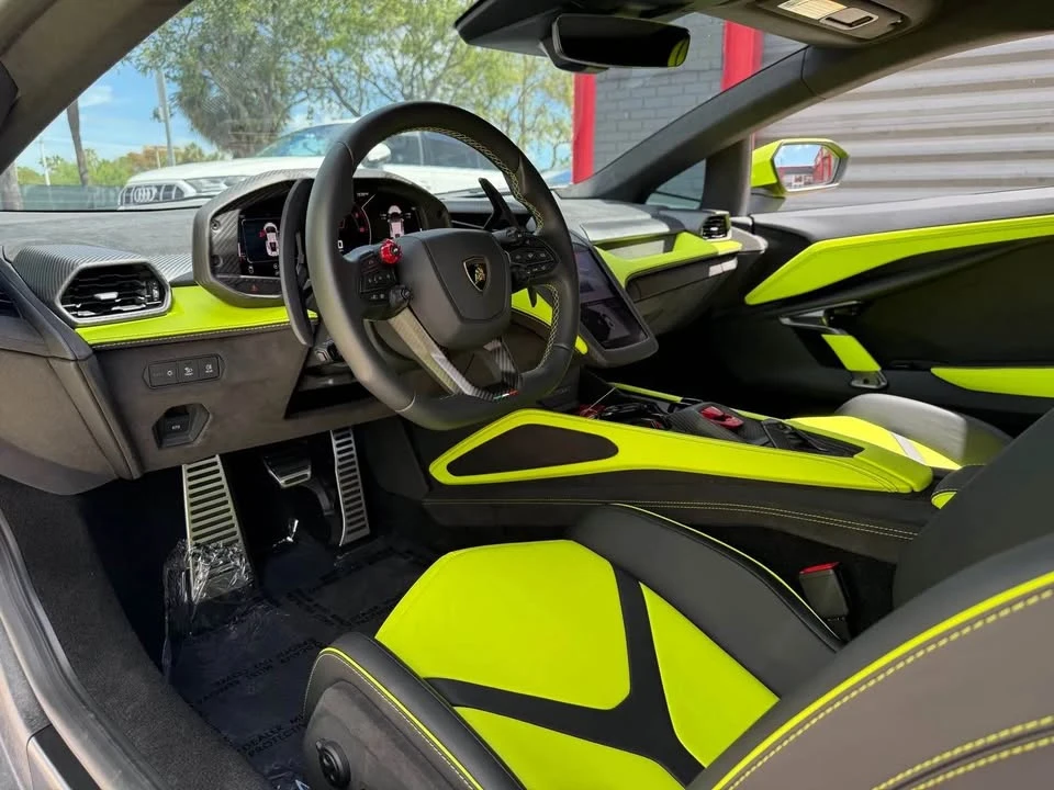 2025 Lamborghini Revuelto - Image 10 of 12