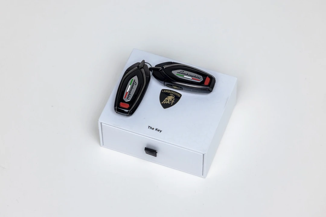 2025 Lamborghini Revuelto - Image 26 of 31