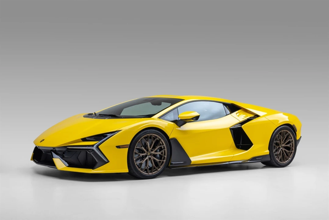 2025 Lamborghini Revuelto - Image 2 of 31