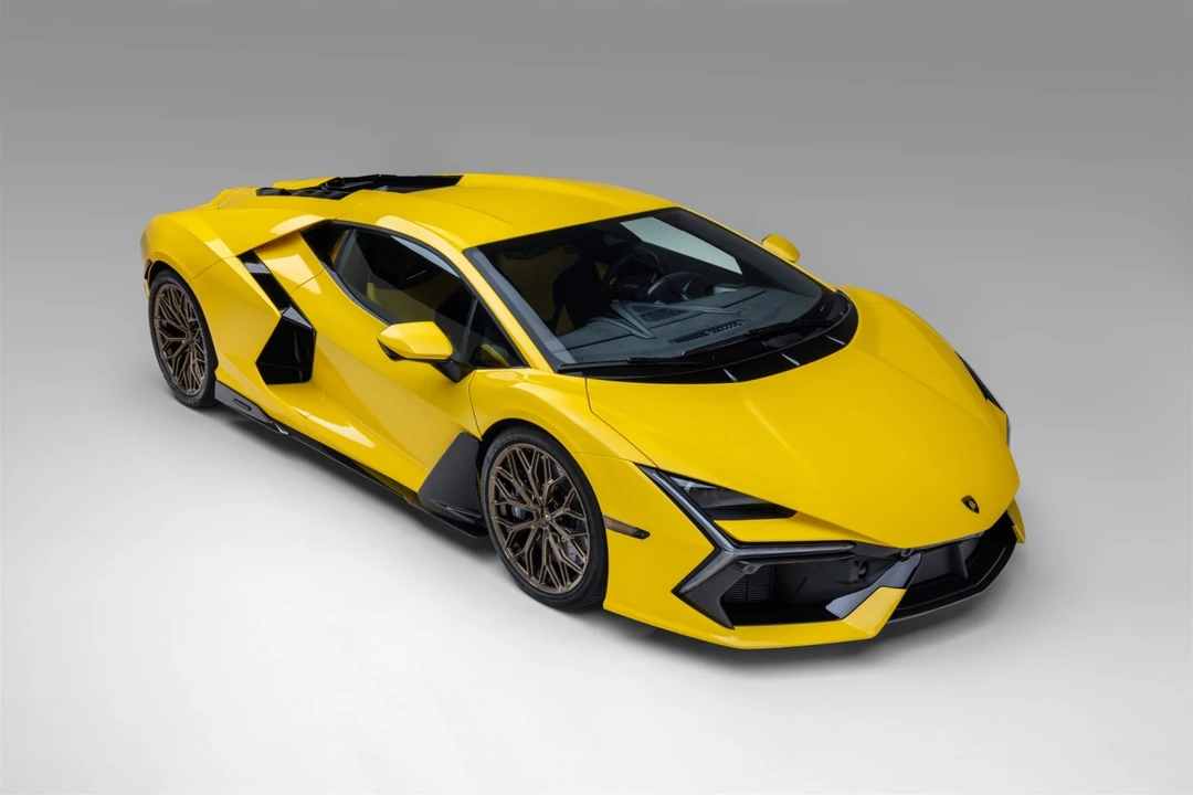 2025 Lamborghini Revuelto - Image 13 of 31