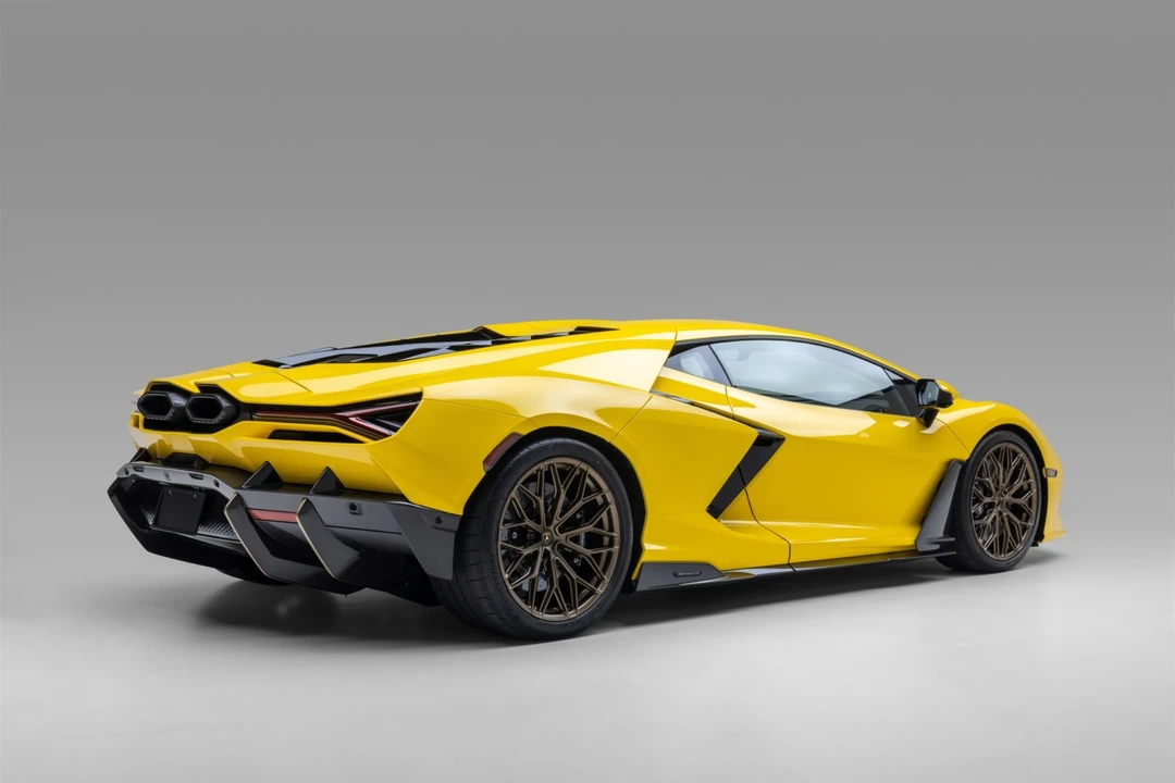 2025 Lamborghini Revuelto - Image 7 of 31