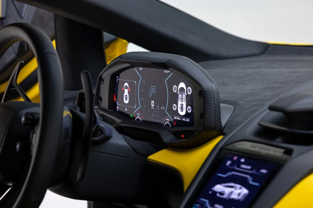 2025 Lamborghini Revuelto - Image 22 of 31