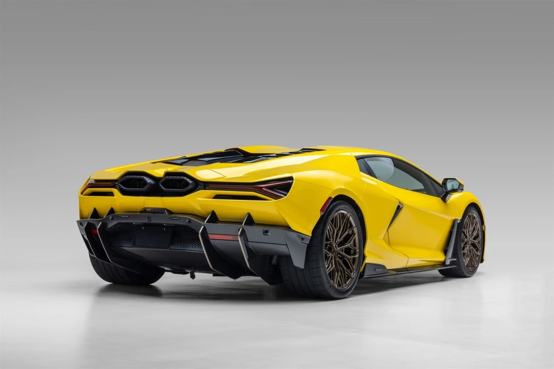 2025 Lamborghini Revuelto - Image 11 of 31