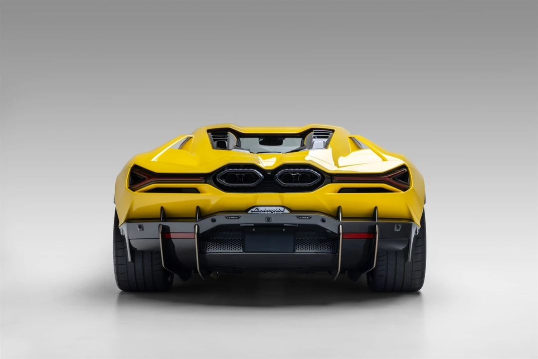 2025 Lamborghini Revuelto - Image 6 of 31
