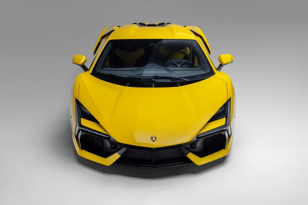 2025 Lamborghini Revuelto - Image 5 of 31