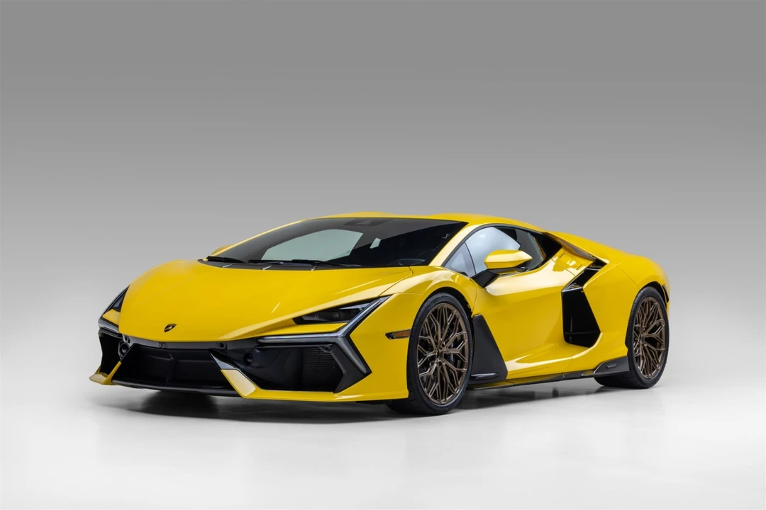 2025 Lamborghini Revuelto - Image 4 of 31