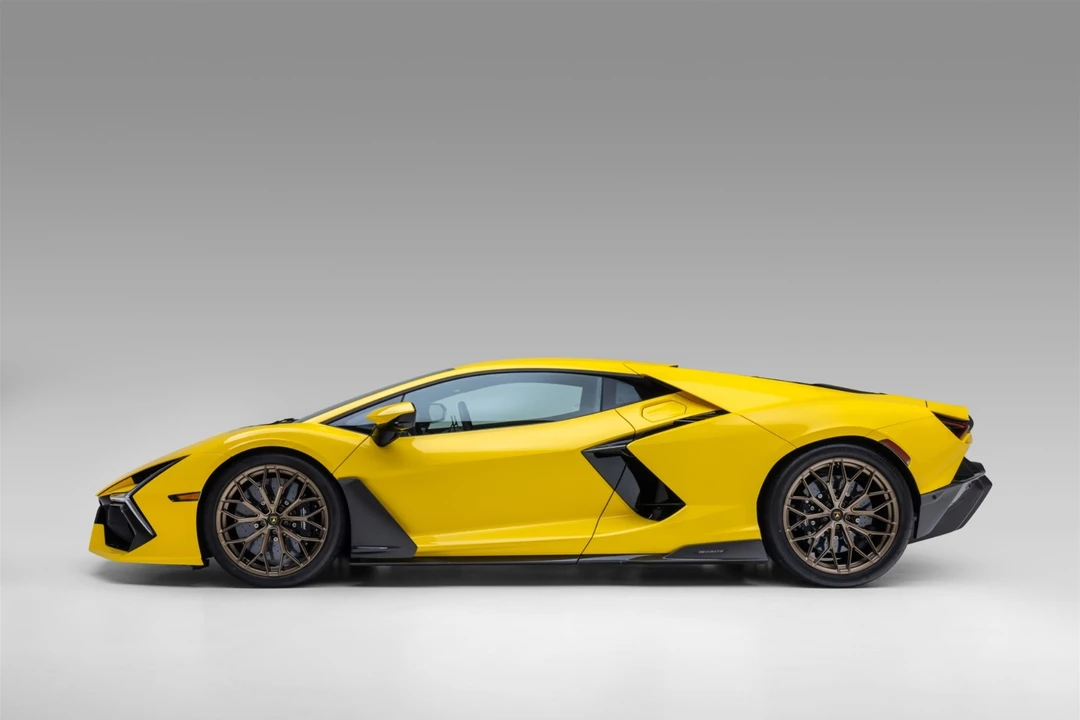 2025 Lamborghini Revuelto - Image 3 of 31
