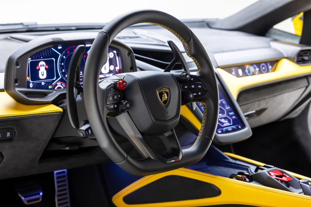 2025 Lamborghini Revuelto - Image 21 of 31
