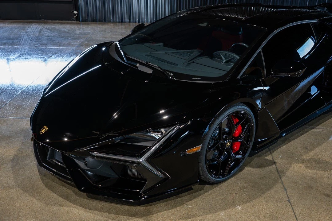 2025 Lamborghini Revuelto - Image 19 of 31